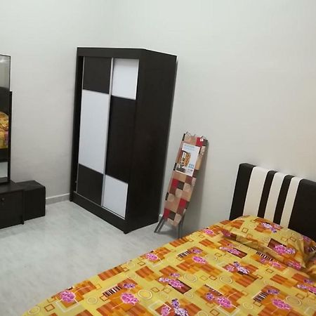 Homestay Damai Yusmila Kuala Terengganu Eksteriør billede